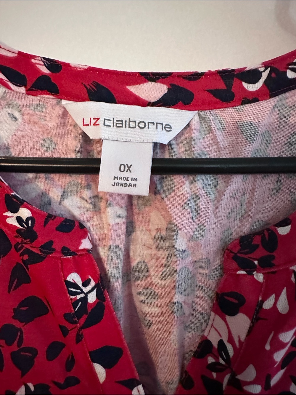 Liz Claiborne Red Floral V‑Neck Short Sleeve Blouse - Picture 2 of 3